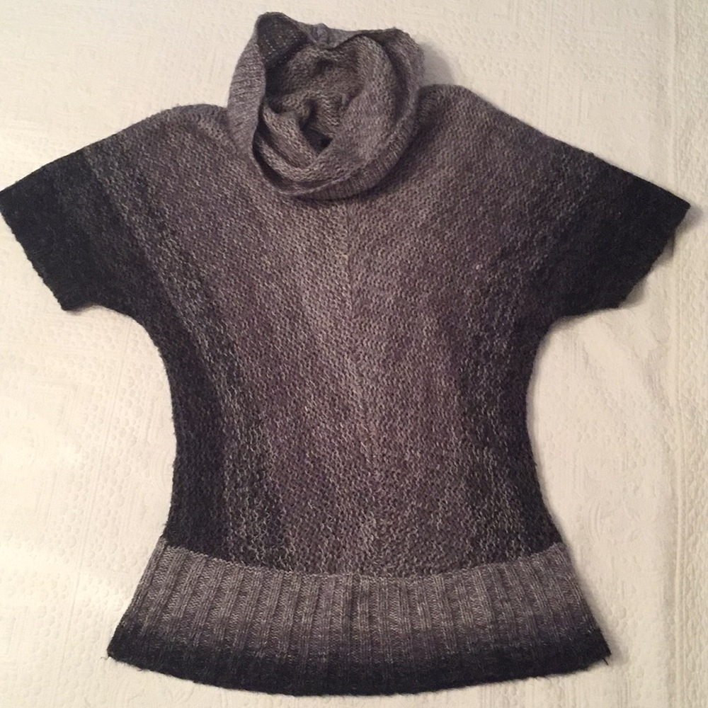Two Tone Grey Black Logix short sleeved sweater